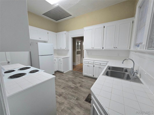 690 PONCE DE LEON Avenue