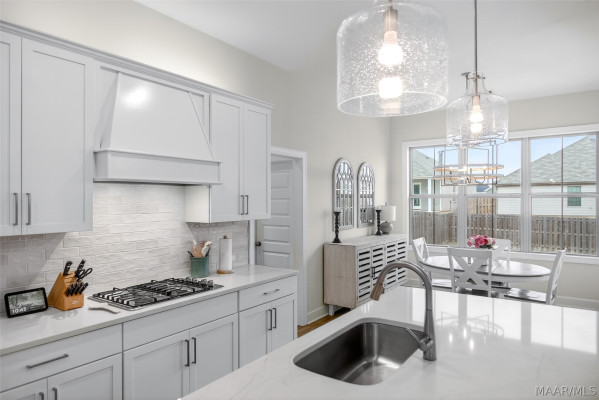 9370 CRESCENT LODGE Circle