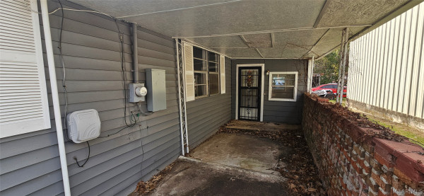 809 BUNCHE Avenue