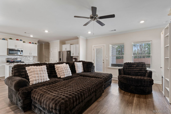 1716 Windsor Hill Lane