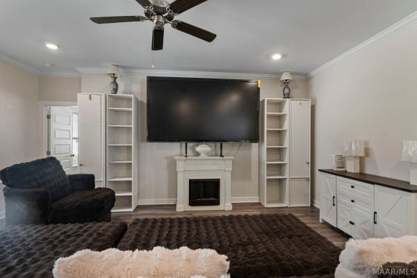 1716 Windsor Hill Lane