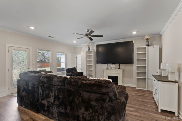 1716 Windsor Hill Lane