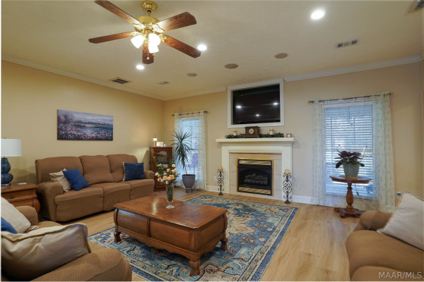 705 YELLOWSTONE Drive