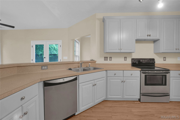 1524 Melissa Lane