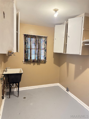 2721 S Colonial Drive