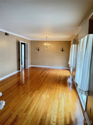 2721 S Colonial Drive