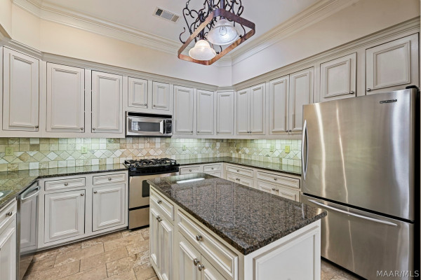 7048 Mid Pines