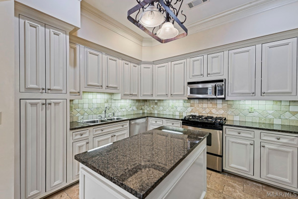 7048 Mid Pines