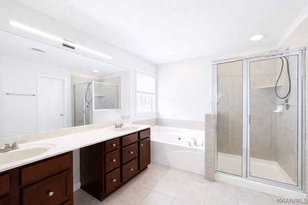 3936 CLAIBORNE Circle