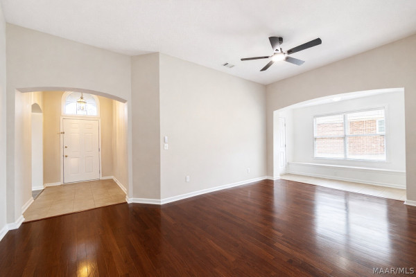 3936 CLAIBORNE Circle