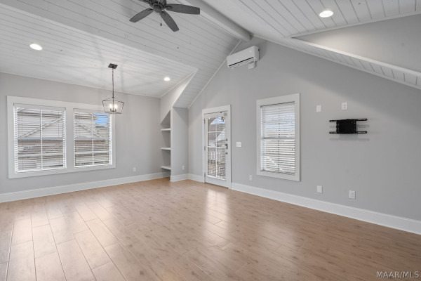 182 Northlake Street