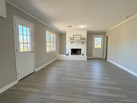 6835 SANDERS Drive