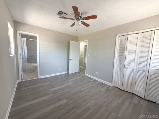 6835 SANDERS Drive