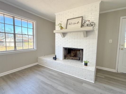 6835 SANDERS Drive