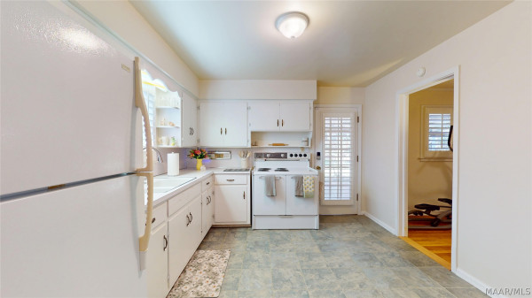 155 E SALEM Drive