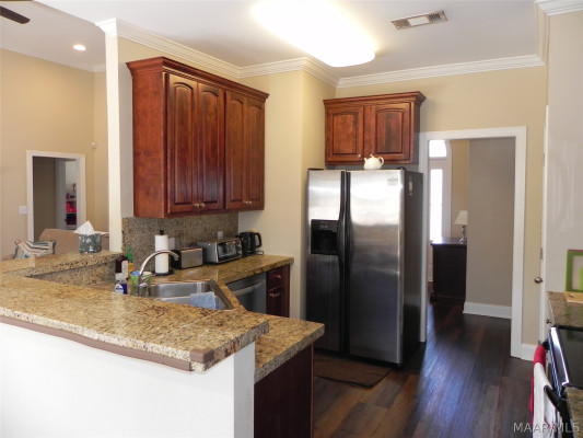 6 FAIRWAY Drive