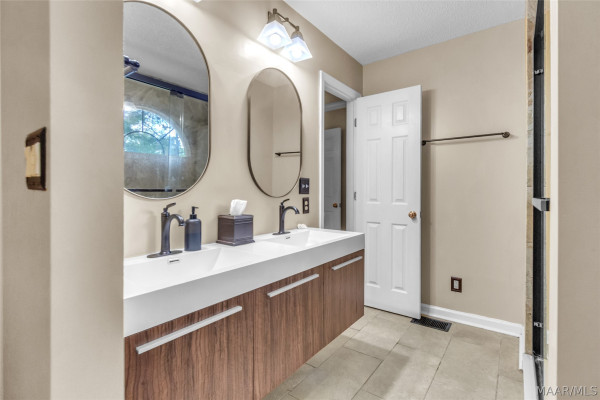 225 Mercer Road