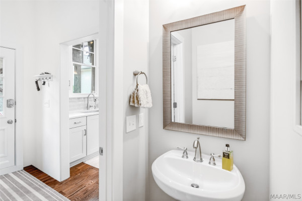 5123 Lower James Street