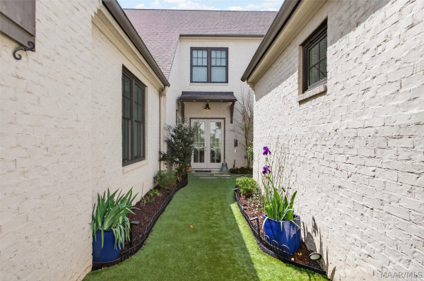 5123 Lower James Street