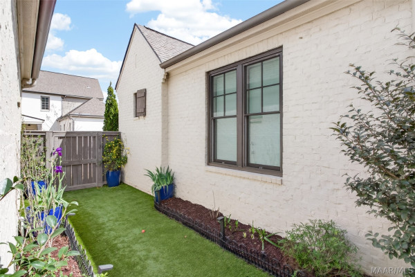 5123 Lower James Street