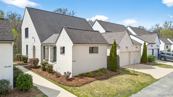 5123 Lower James Street