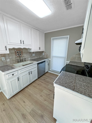 6218 Woody Lane