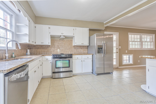 1819 GILLESPIE Drive