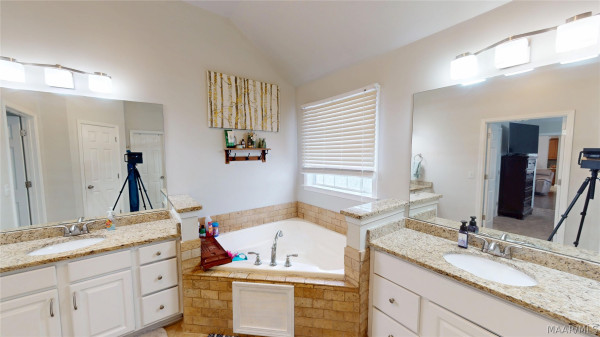 613 Stoneybrooke Way