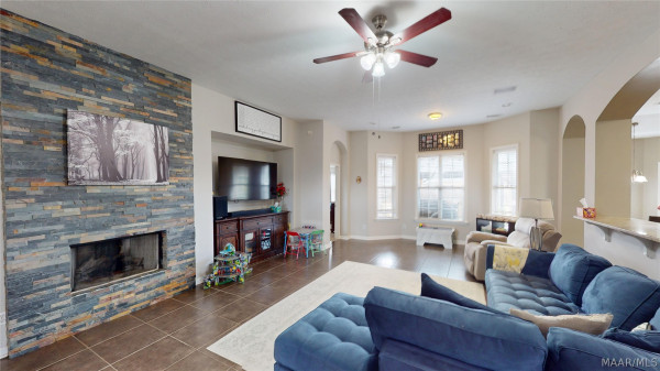 613 Stoneybrooke Way