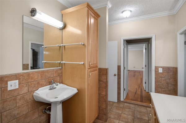 813 Lake Region Circle