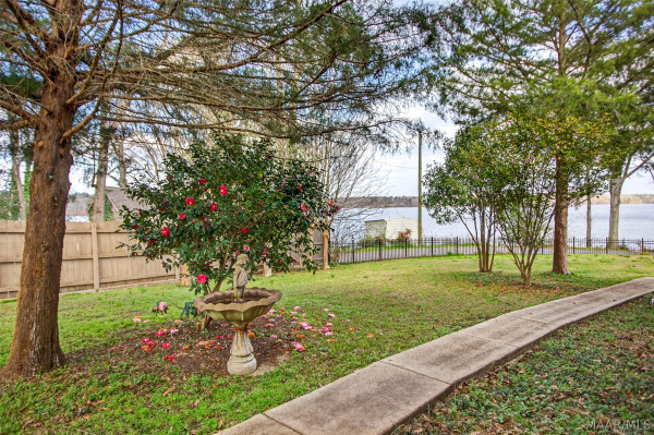 813 Lake Region Circle