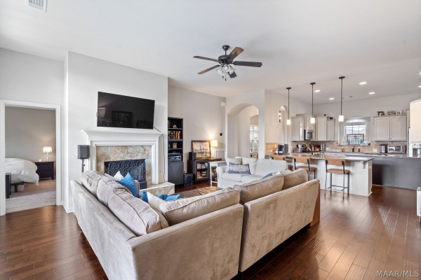 9192 CRESCENT LODGE Circle