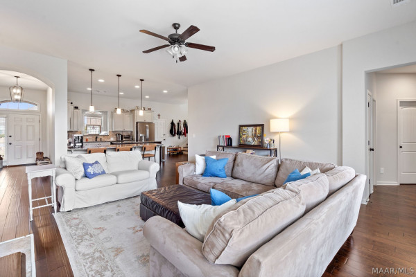 9192 CRESCENT LODGE Circle