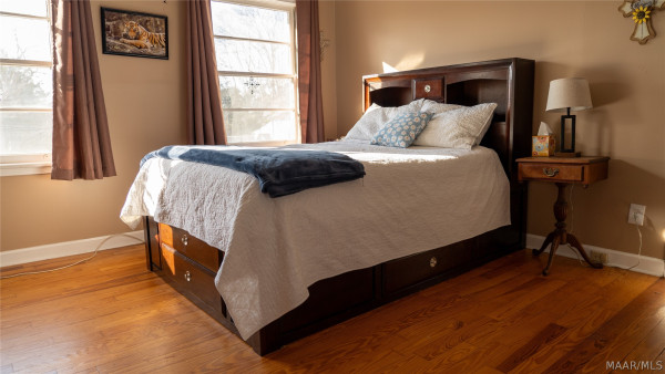 9438 mobile Highway S