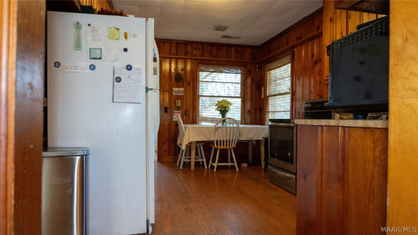 9438 mobile Highway S