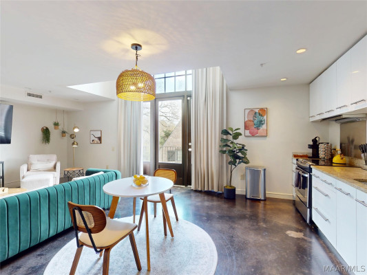 507 CLOVERDALE Road 203