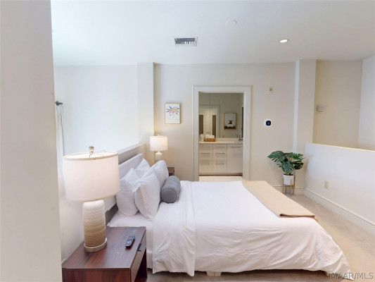 507 CLOVERDALE Road 203