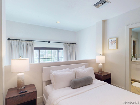 507 CLOVERDALE Road 203