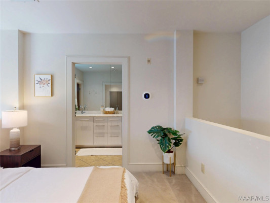 507 CLOVERDALE Road 203