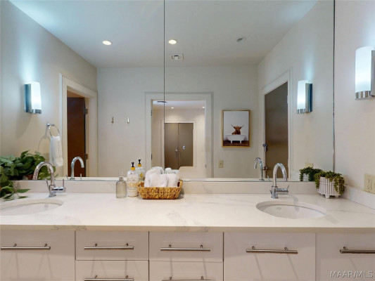 507 CLOVERDALE Road 203