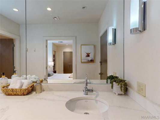 507 CLOVERDALE Road 203