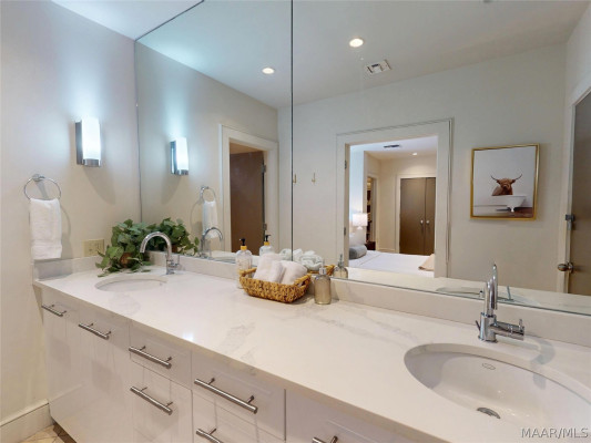 507 CLOVERDALE Road 203