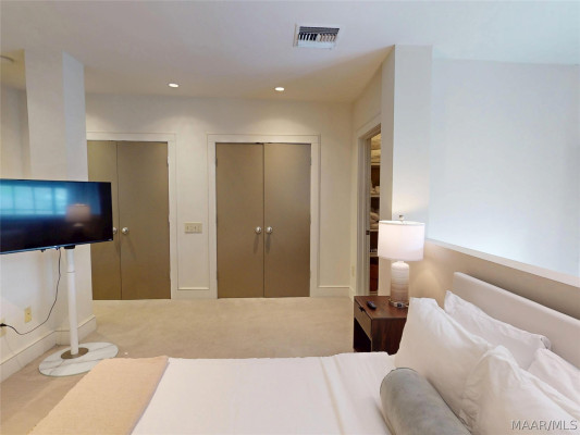 507 CLOVERDALE Road 203