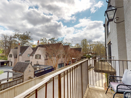 507 CLOVERDALE Road 203