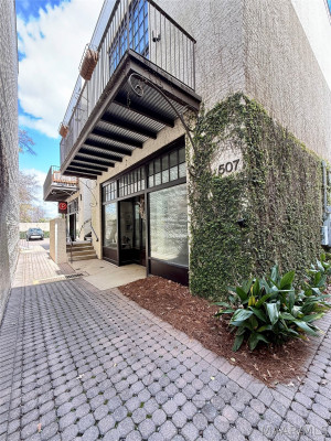 507 CLOVERDALE Road 203