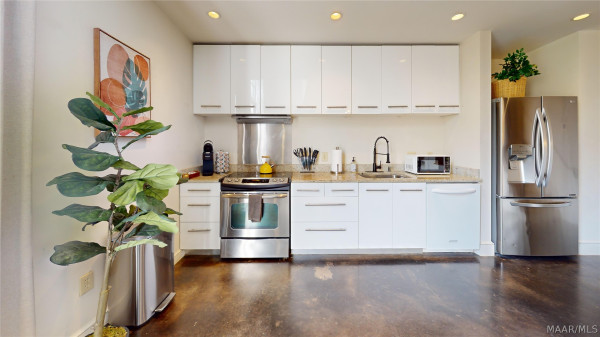 507 CLOVERDALE Road 203