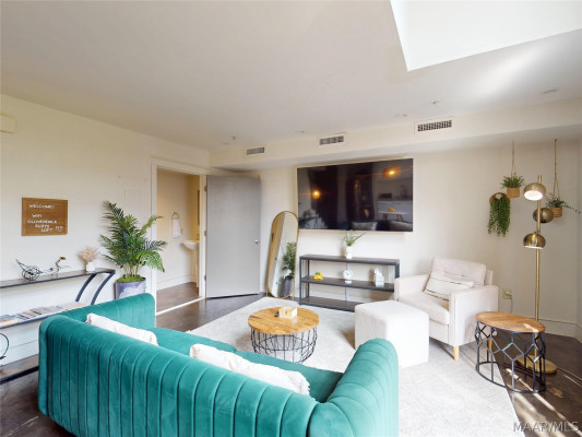 507 CLOVERDALE Road 203