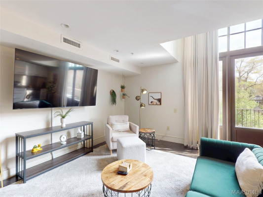 507 CLOVERDALE Road 203