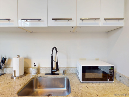 507 CLOVERDALE Road 203