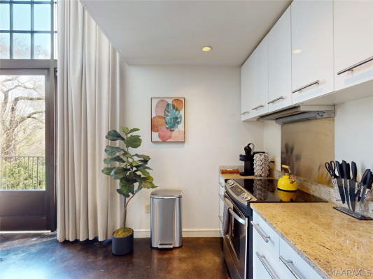 507 CLOVERDALE Road 203